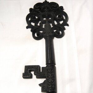 Vintage LARGE Wooden Skeleton Key Wall Plaque Hand Carved Wood